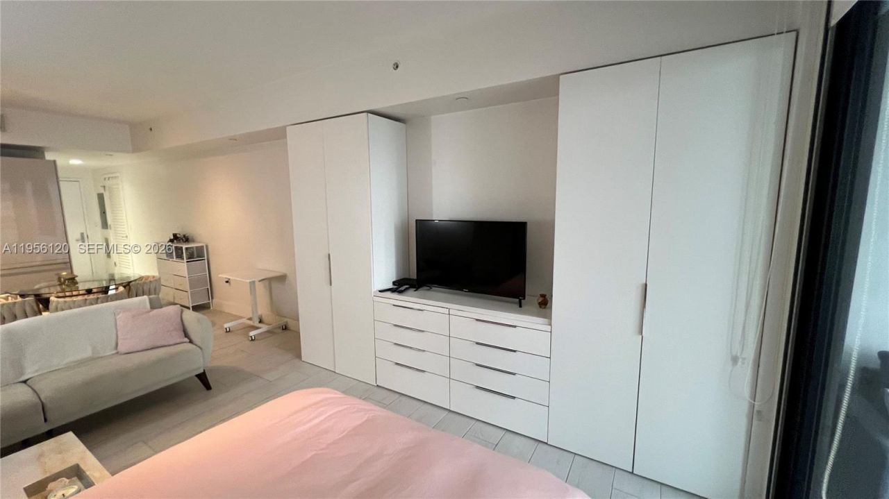 1010 Brickell Ave, Unit 1510, Miami, FL 33131 Photo