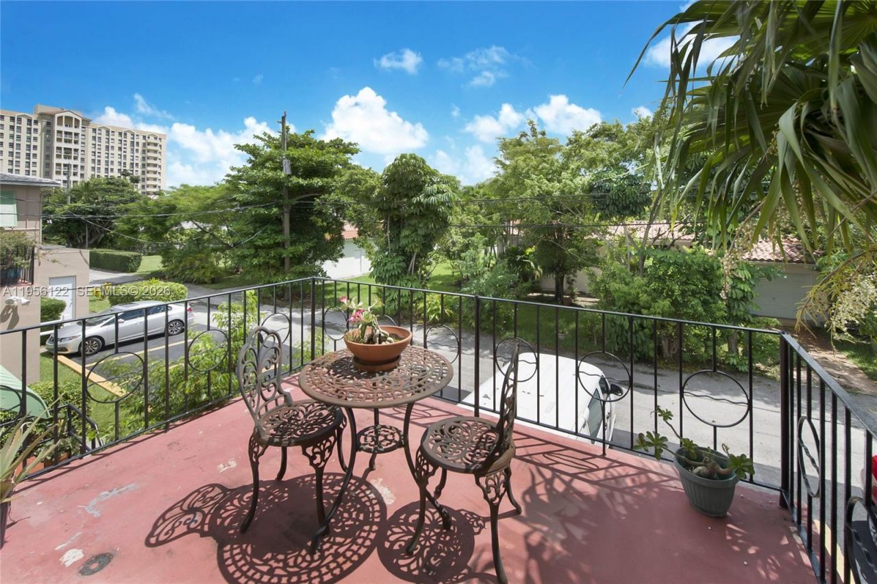 36 Almeria Ave, Unit 12, Coral Gables, FL 33134 Photo
