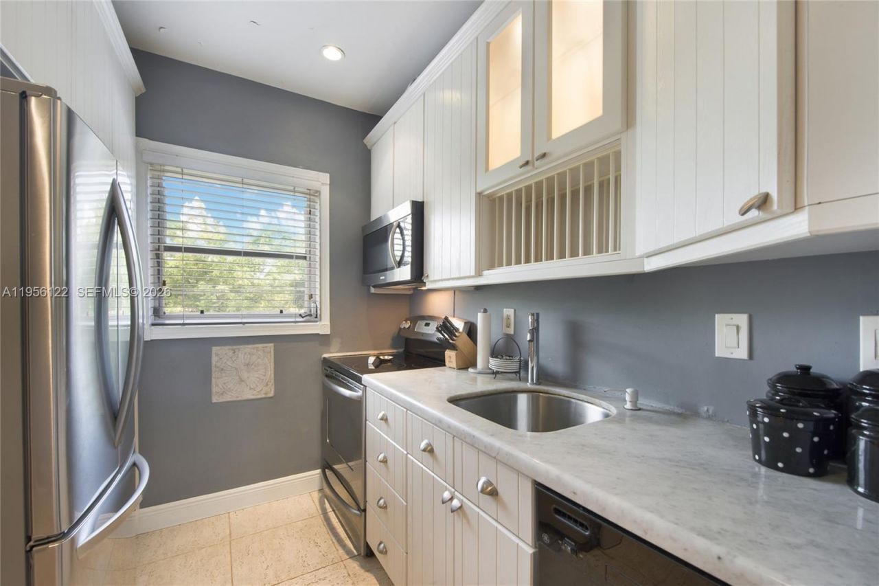 36 Almeria Ave, Unit 12, Coral Gables, FL 33134 Photo