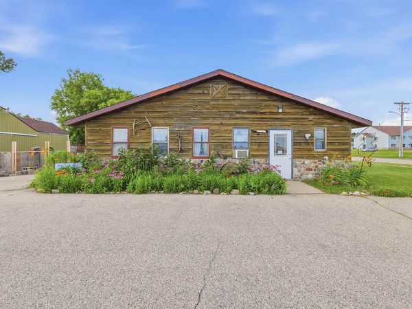 525 S Fairfield Avenue, Juneau, WI 53039
