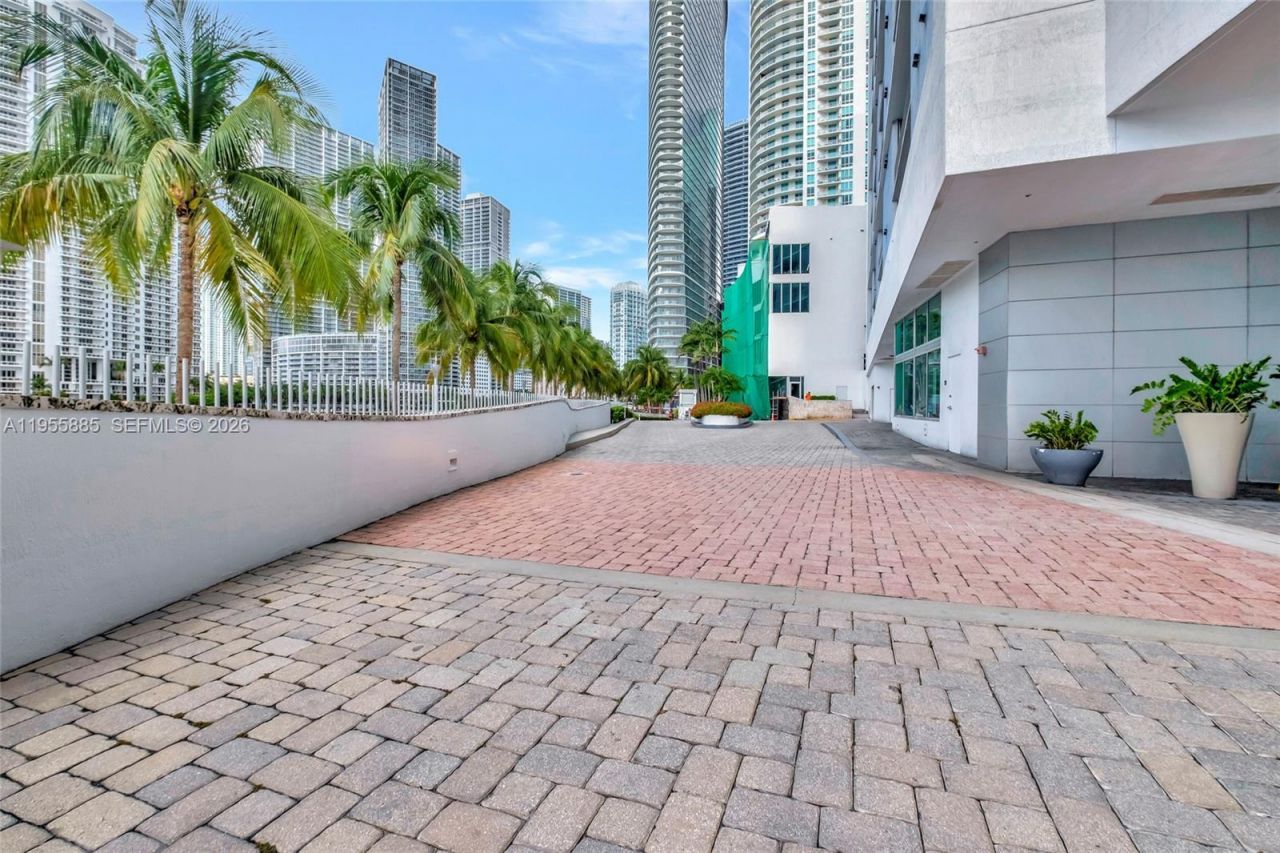 325 S Biscayne Blvd , Unit 2616, Miami, FL 33131 Photo