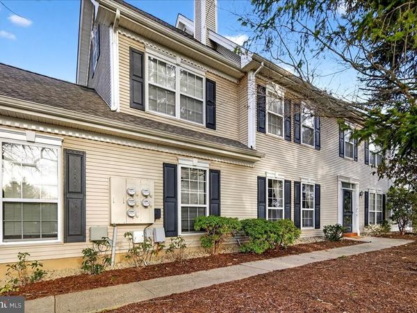 200 AMBERLEIGH DRIVE, PENNINGTON, NJ 08534