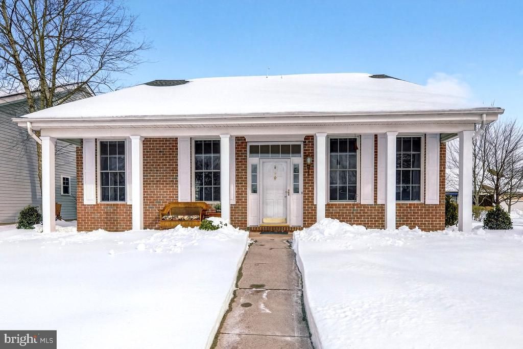 9 Liedtke Drive, Cranbury, NJ 08512 Main Photo