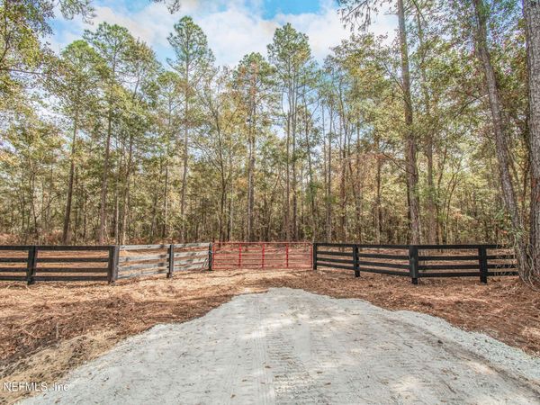 14374 C R 124, Sanderson, FL 32087