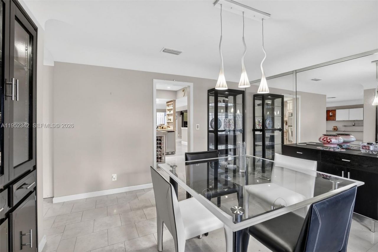 8704 Mahogany Ave, Plantation, FL 33324 Photo