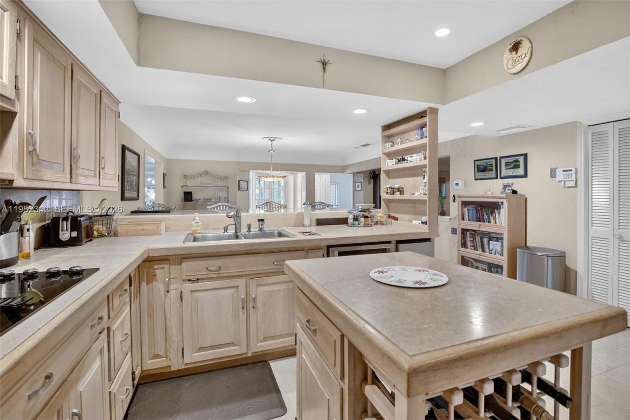 8704 Mahogany Ave, Plantation, FL 33324 Photo