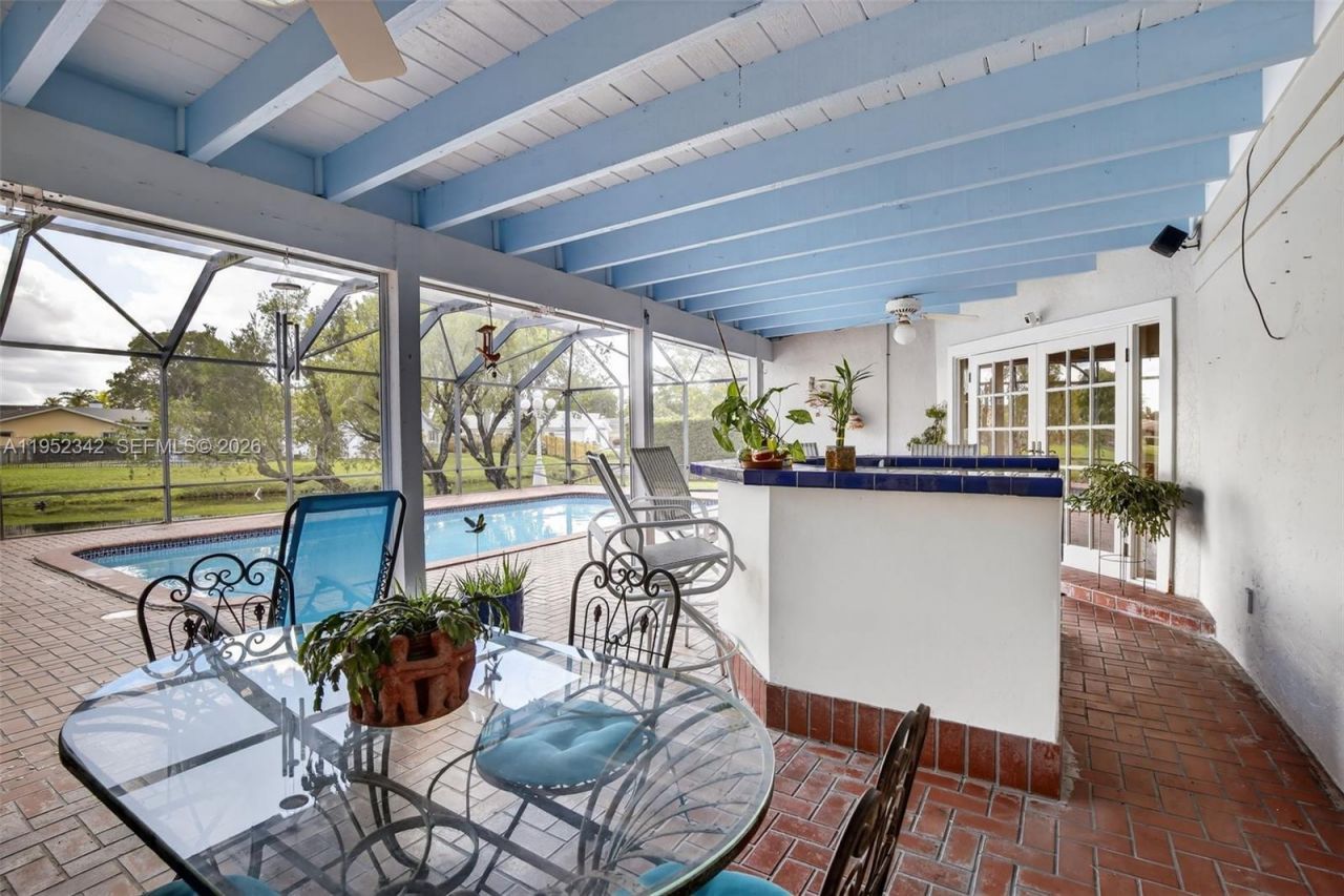 8704 Mahogany Ave, Plantation, FL 33324 Photo