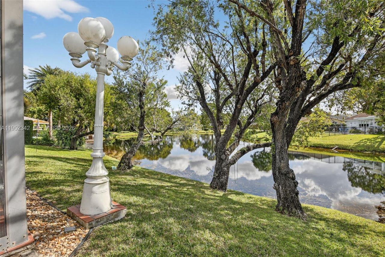 8704 Mahogany Ave, Plantation, FL 33324 Photo