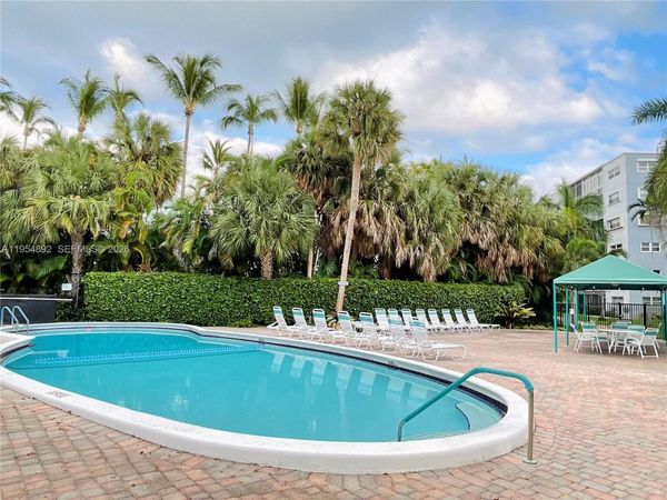 1425 Atlantic Shores Blvd, Unit 209, Hallandale Beach, FL 33009