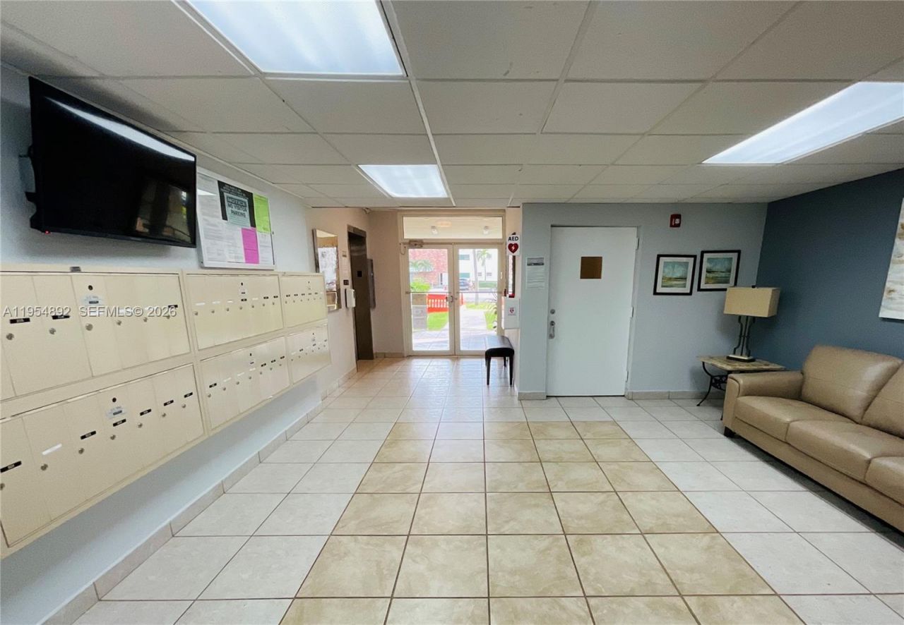 1425 Atlantic Shores Blvd, Unit 209, Hallandale Beach, FL 33009 Photo