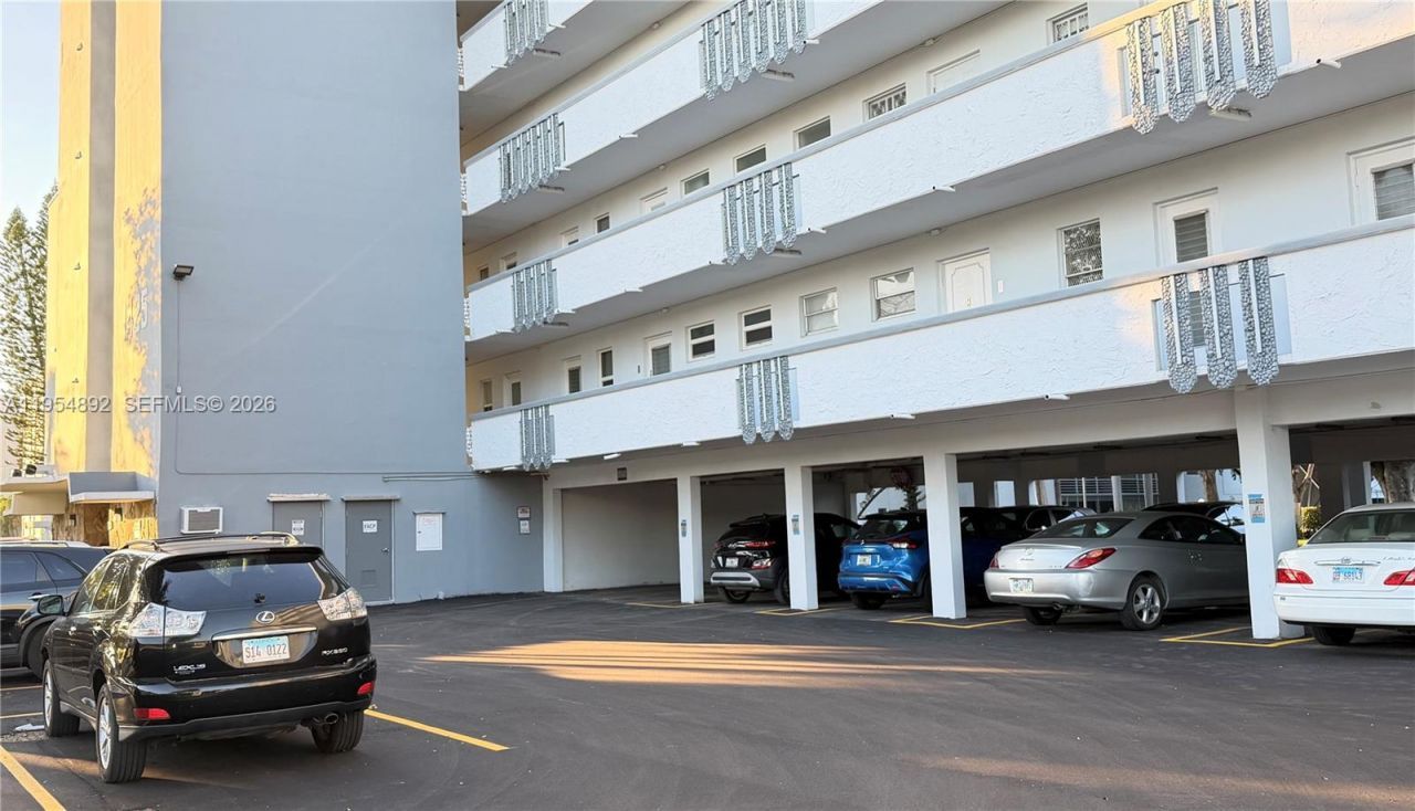 1425 Atlantic Shores Blvd, Unit 209, Hallandale Beach, FL 33009 Photo