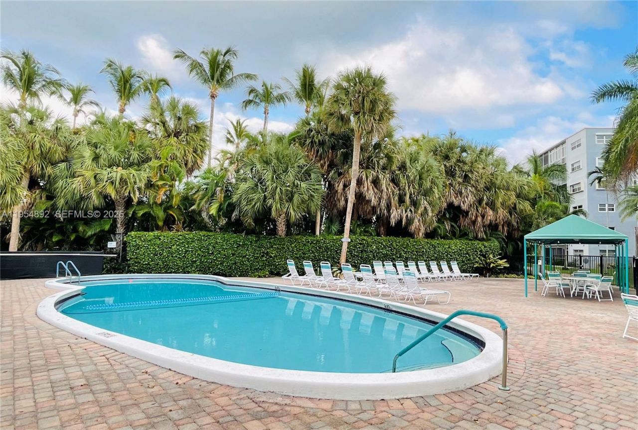 1425 Atlantic Shores Blvd, Unit 209, Hallandale Beach, FL 33009 Photo