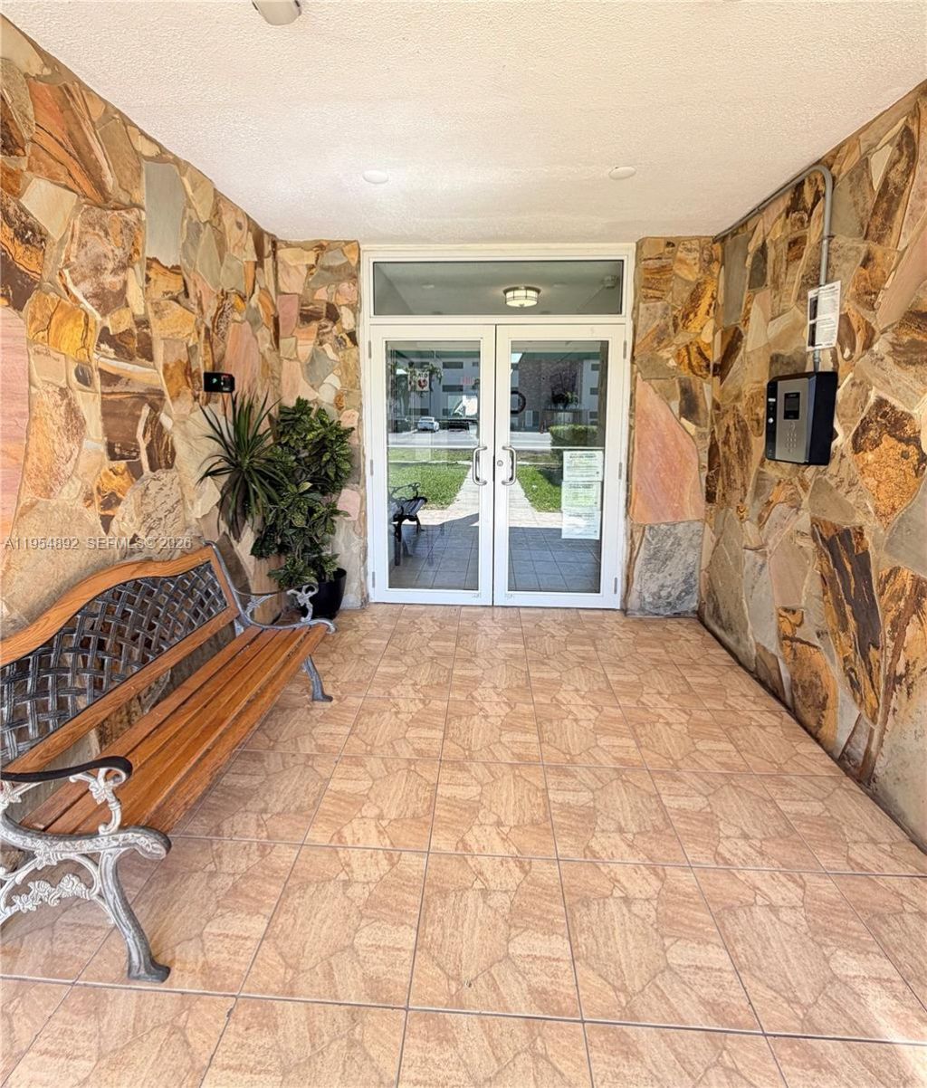 1425 Atlantic Shores Blvd, Unit 209, Hallandale Beach, FL 33009 Photo