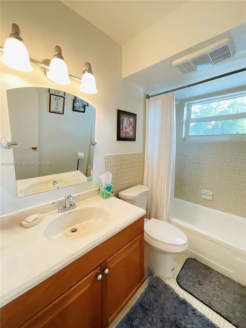 1425 Atlantic Shores Blvd, Unit 209, Hallandale Beach, FL 33009 Photo