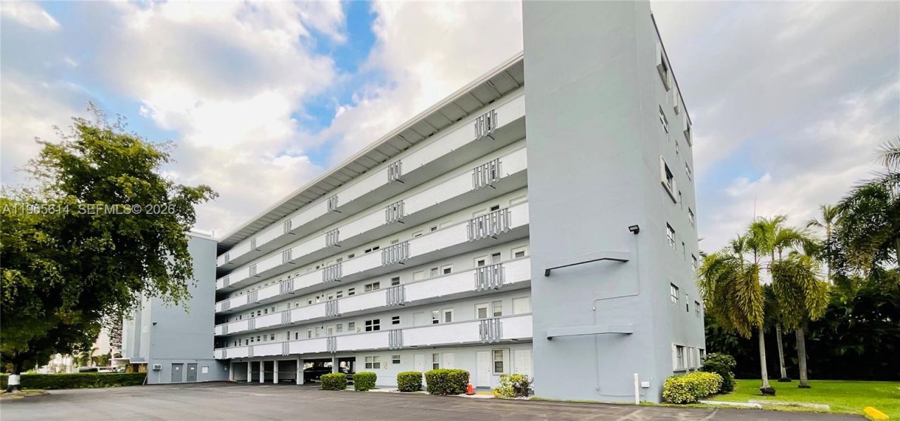 1425 Atlantic Shores Blvd, Unit 209, Hallandale Beach, FL 33009 Photo