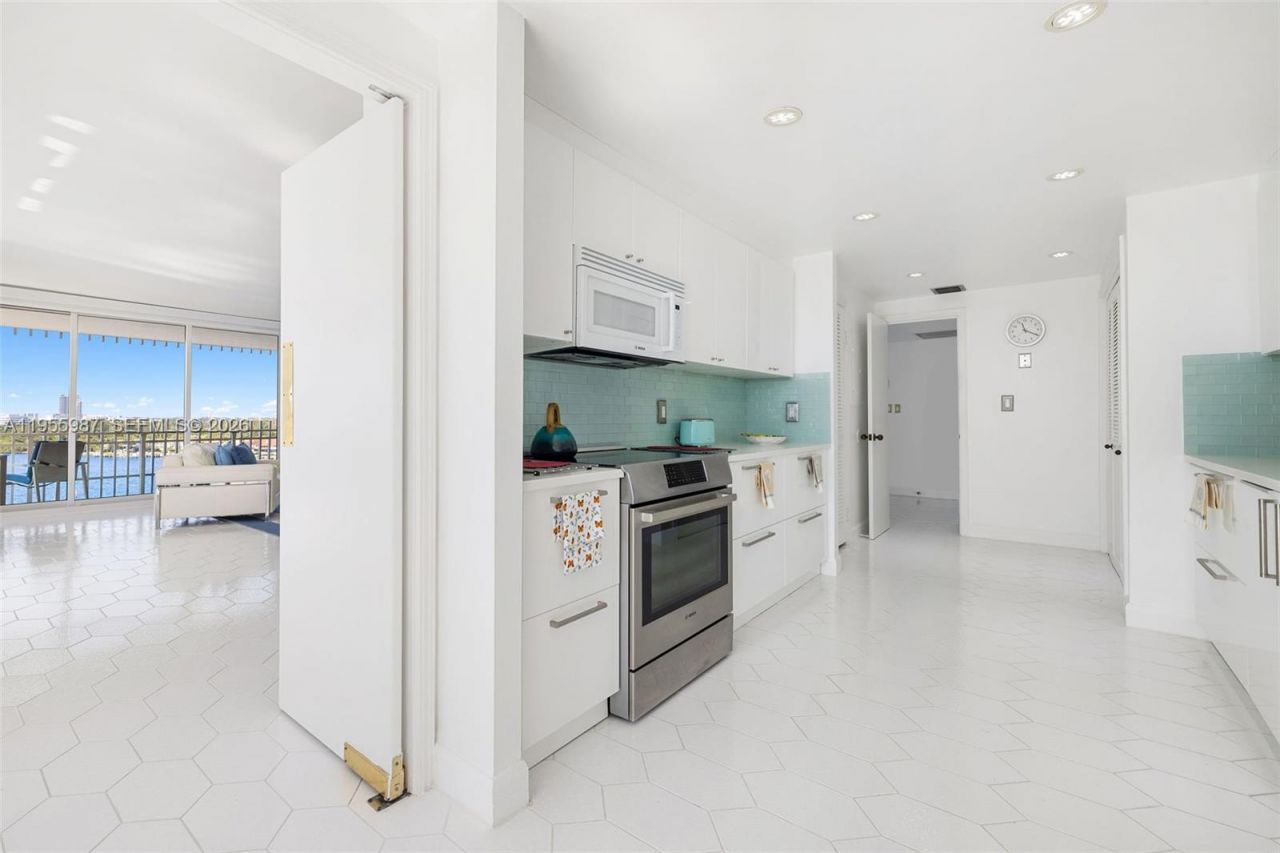 1 Grove Isle Dr , Unit A1102, Miami, FL 33133 Photo