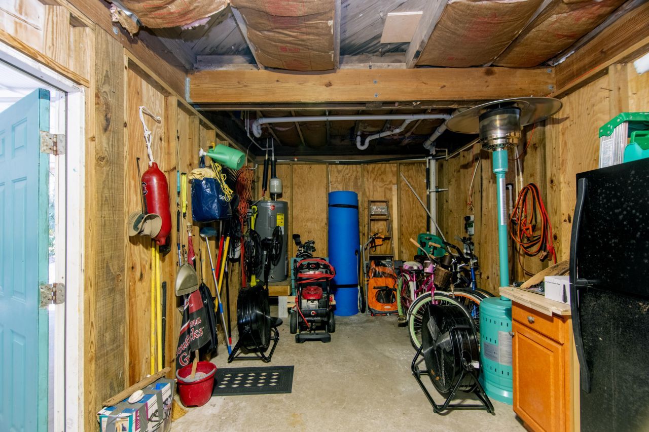 3304 Fort Street Photo 38