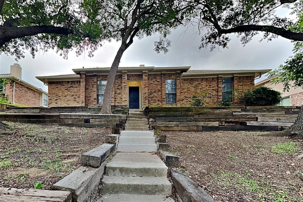 1724 Saint James Drive, Carrollton, TX 75007 Main Photo