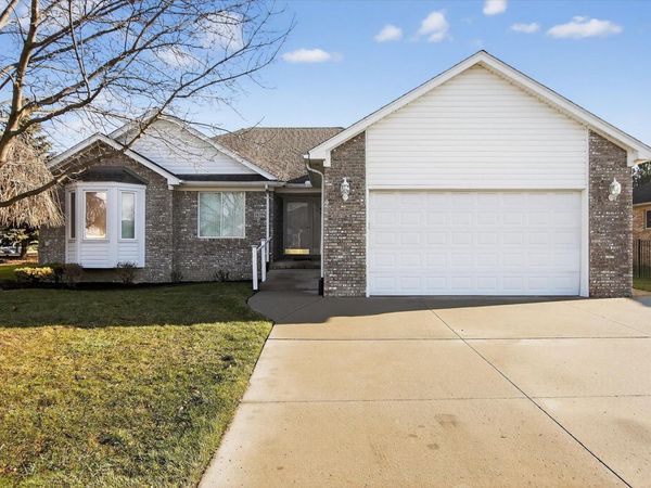 36394 Cecilia Drive, Unit 26, Sterling Heights, MI 48312