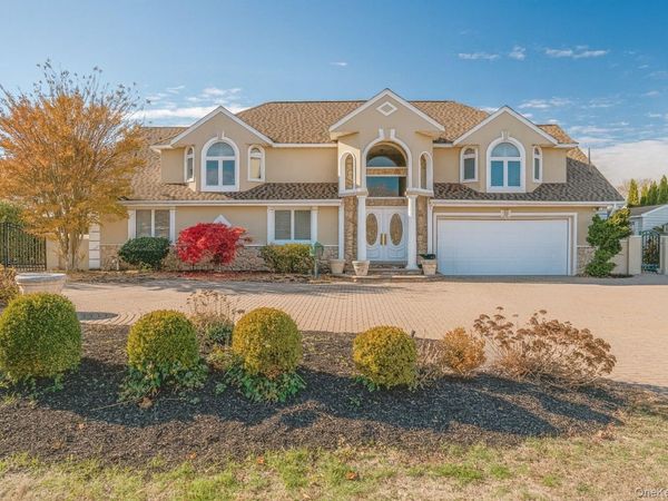 130 Wampum Lane, West Islip, NY 11795