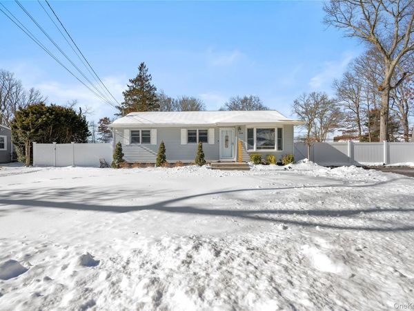 144 Avenue A, Holbrook, NY 11741