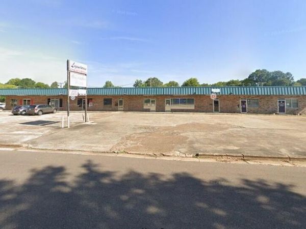 115 Doors, Grenada, MS 38901