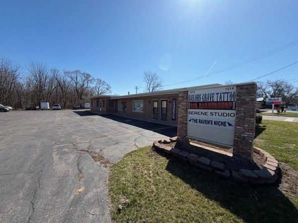 1212 N Seminary Avenue, Woodstock, IL 60098