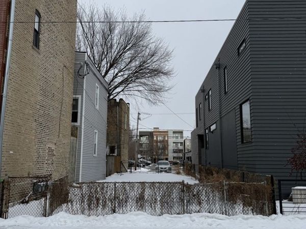 2050 W Superior Street, Chicago, IL 60612