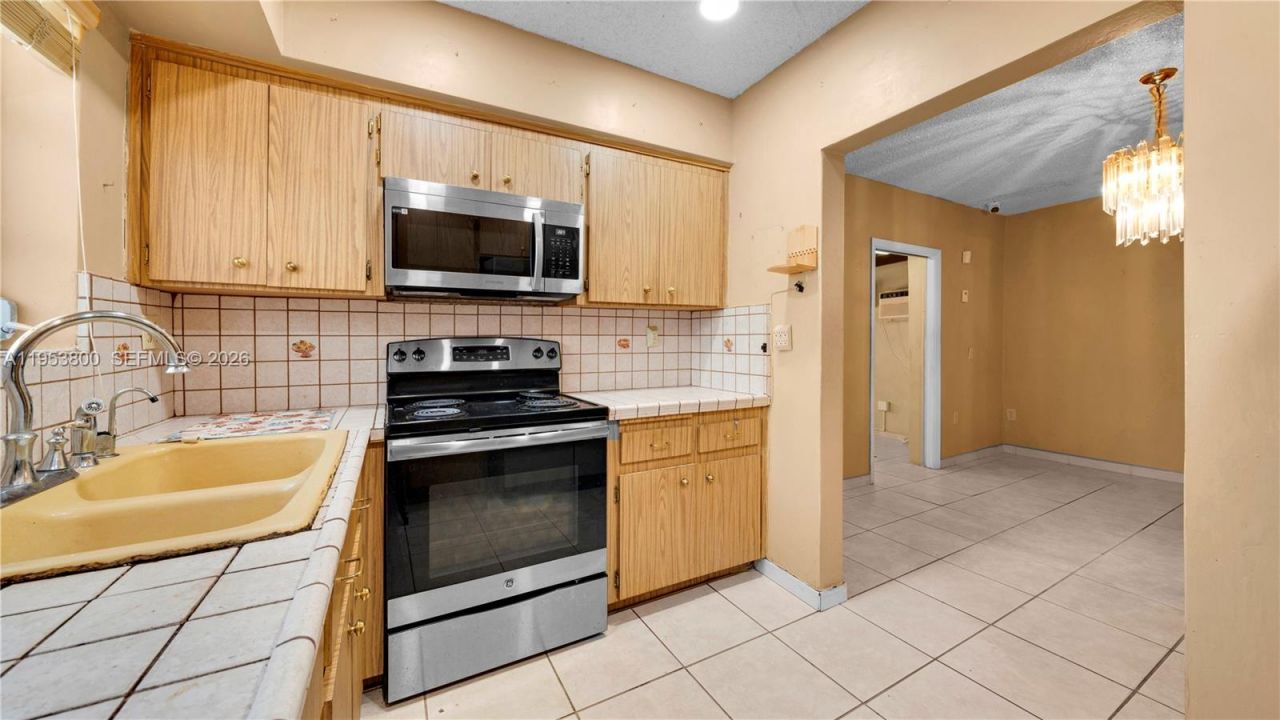 2615 SW 32nd Ave, Miami, FL 33133 Photo