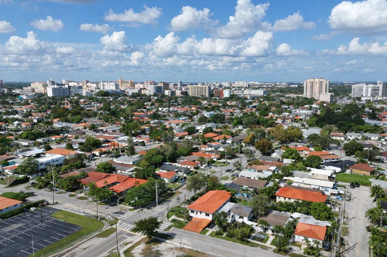 2615 SW 32nd Ave, Miami, FL 33133 Photo