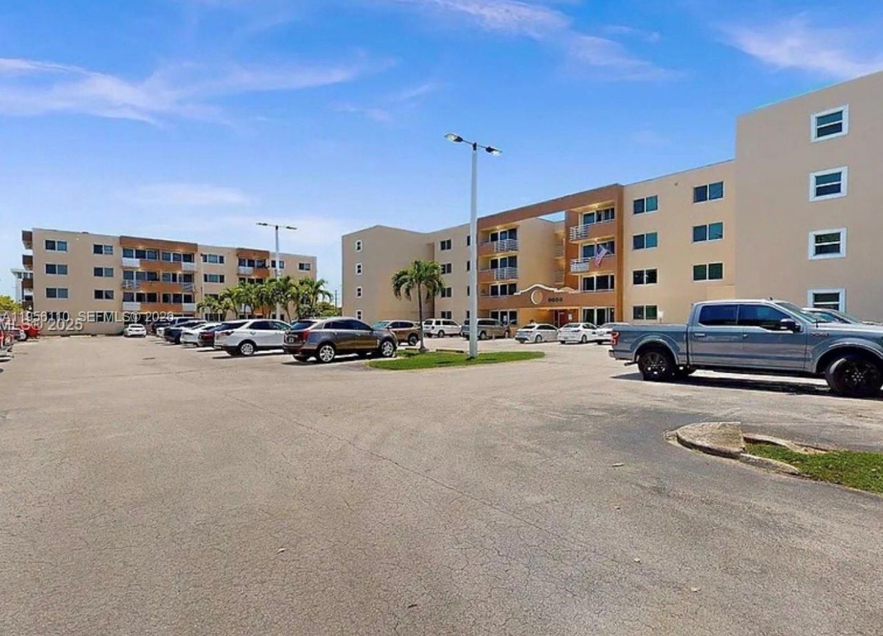 8050 NW 8th St, Unit 1407, Miami, FL 33126 Photo