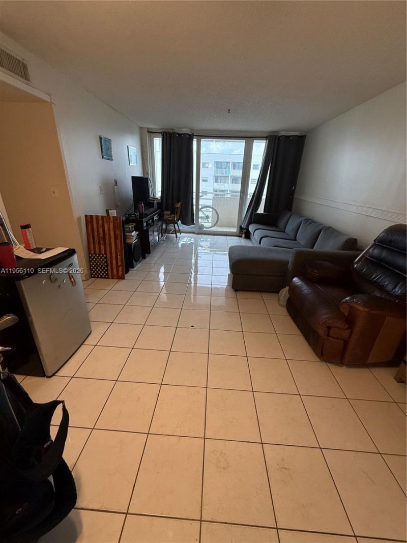 8050 NW 8th St, Unit 1407, Miami, FL 33126 Photo