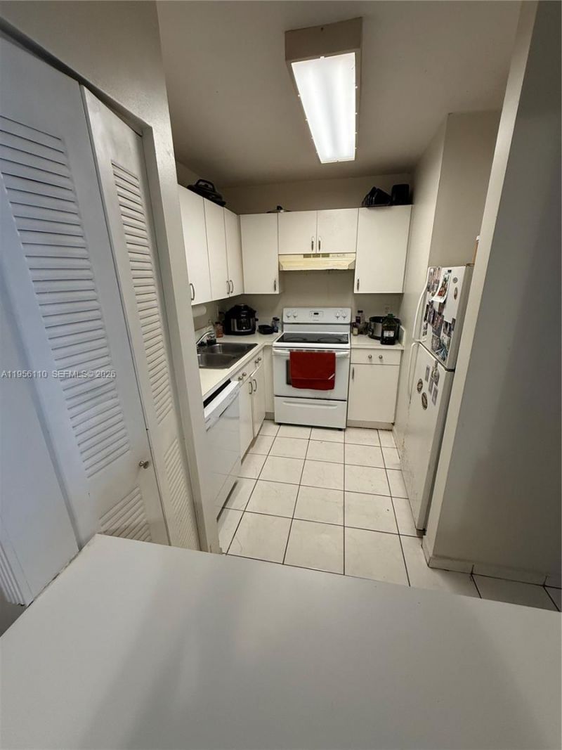 8050 NW 8th St, Unit 1407, Miami, FL 33126 Photo