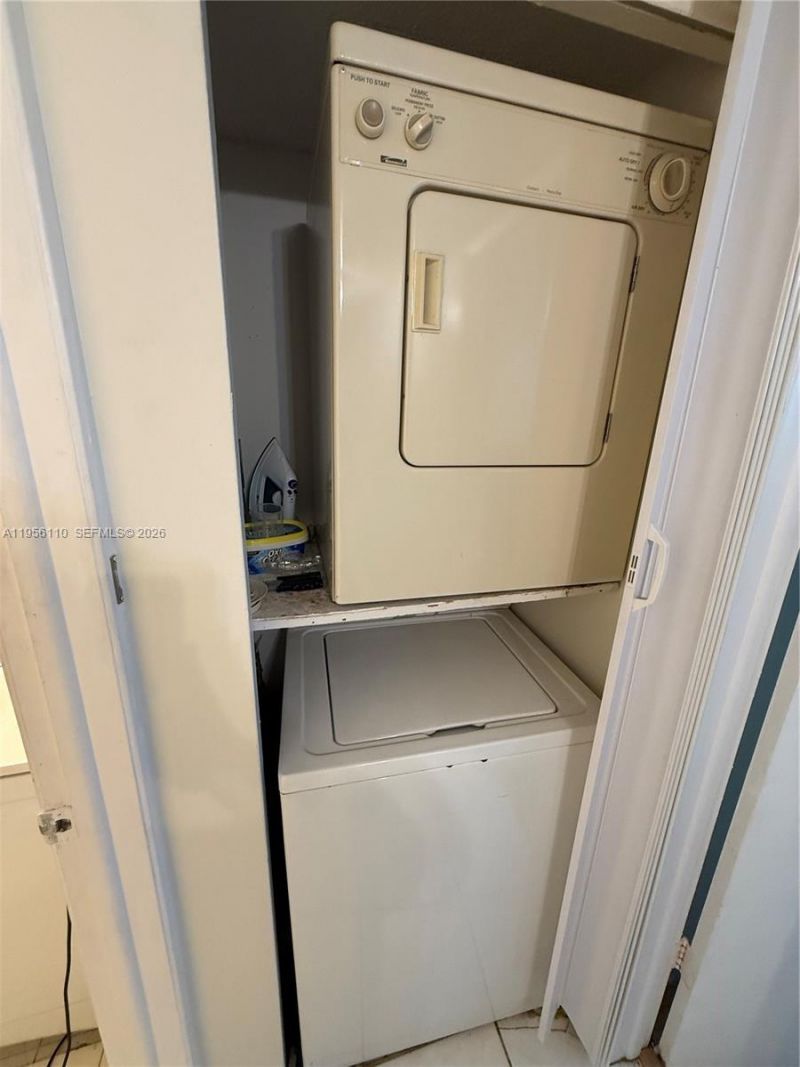 8050 NW 8th St, Unit 1407, Miami, FL 33126 Photo