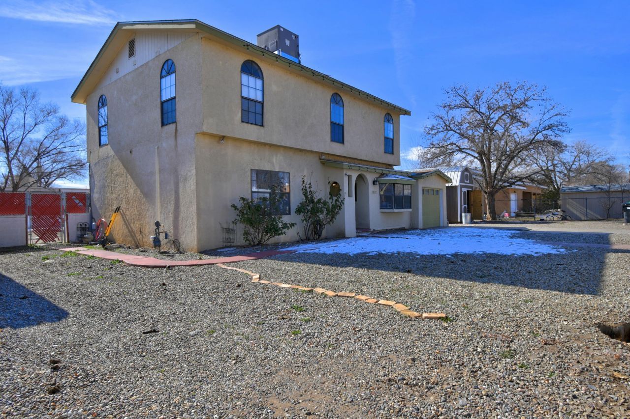 1812 Quiet Lane SW Albuquerque, NM 87105