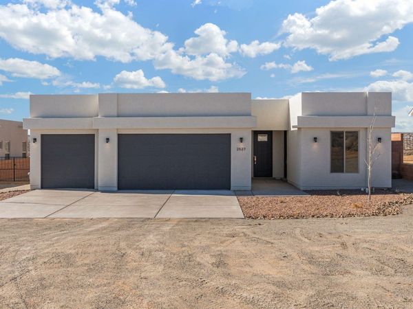 2527 Box Lake Drive NE, Rio Rancho, NM 87144