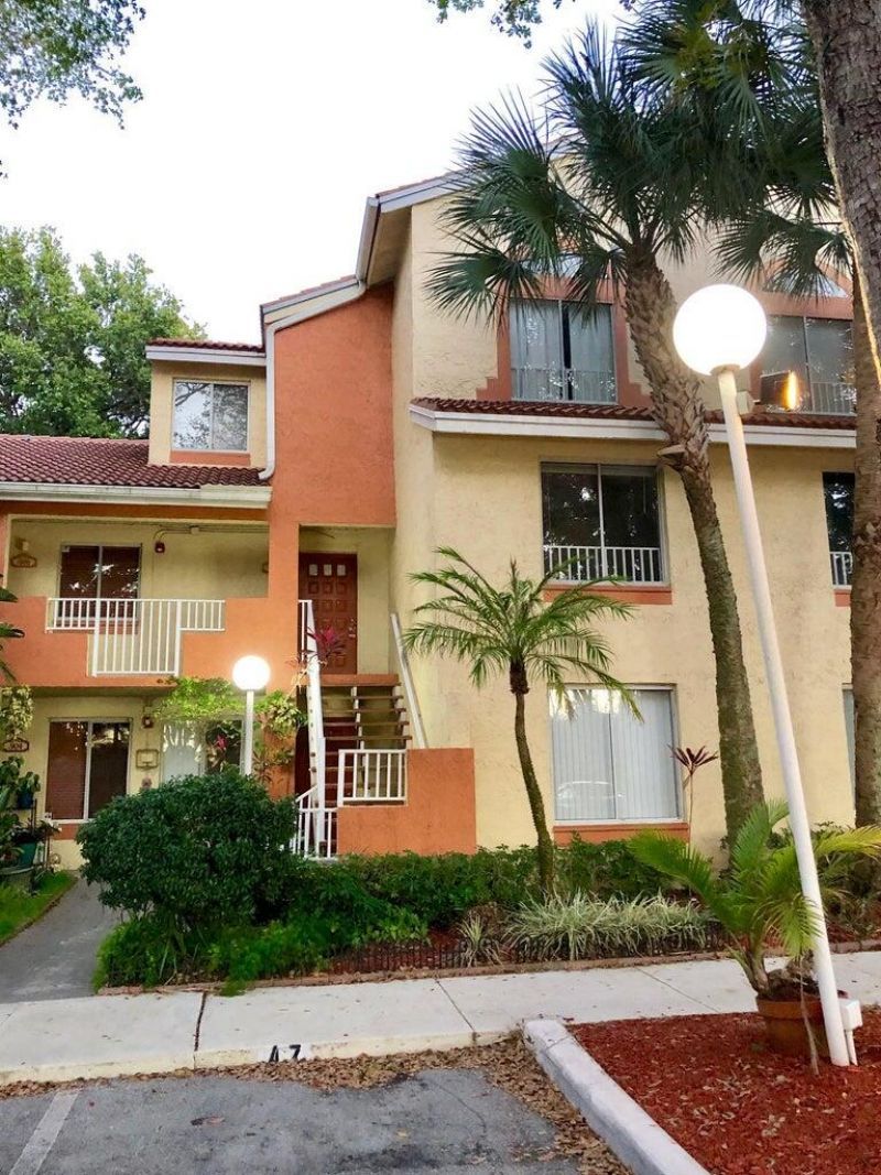 910 Coral Club Drive, Coral Springs, FL 33071 Photo