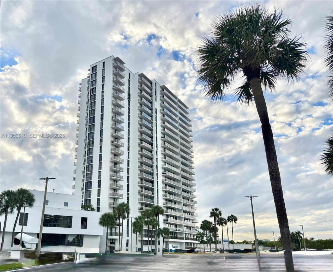 3701 N Country Club Dr, Unit 2205, Aventura, FL 33180 Photo