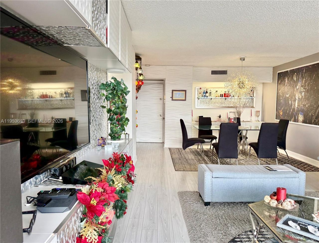 3701 N Country Club Dr, Unit 2205, Aventura, FL 33180 Photo