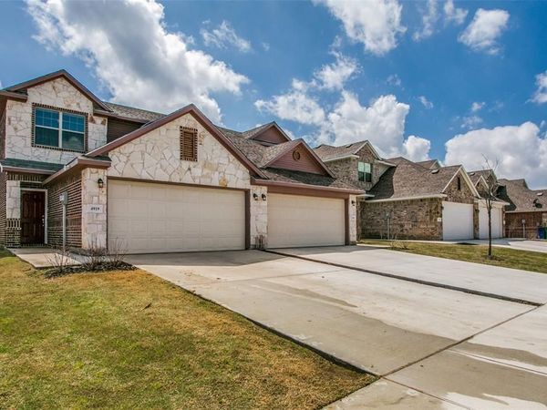 4917-4919 Sanger Circle Drive, Sanger, TX 76266