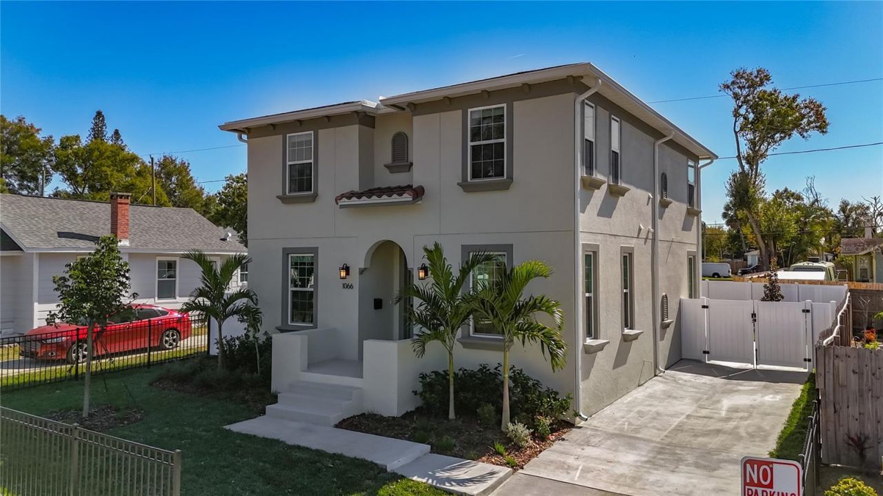 1066 8th Avenue S, Saint Petersburg, FL 33705 Main Photo