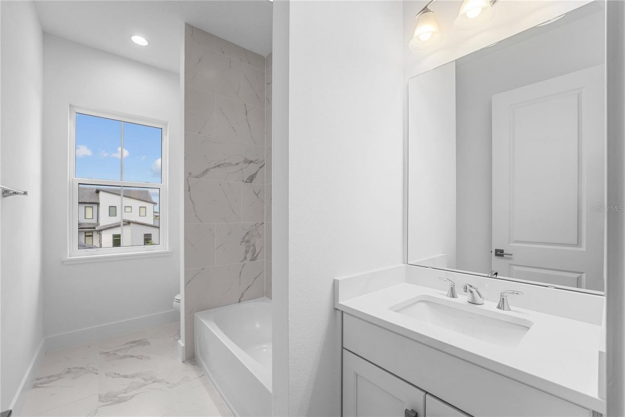 9847 Laurel Berry Drive, Orlando, FL 32827 Photo