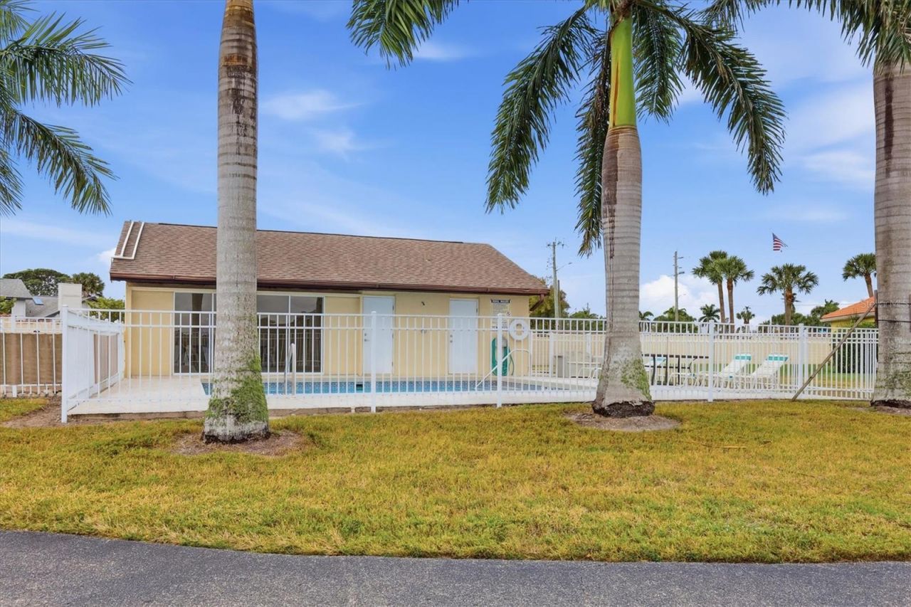 12710 SW Lake Side Drive, Lake Suzy, FL 34269 Photo