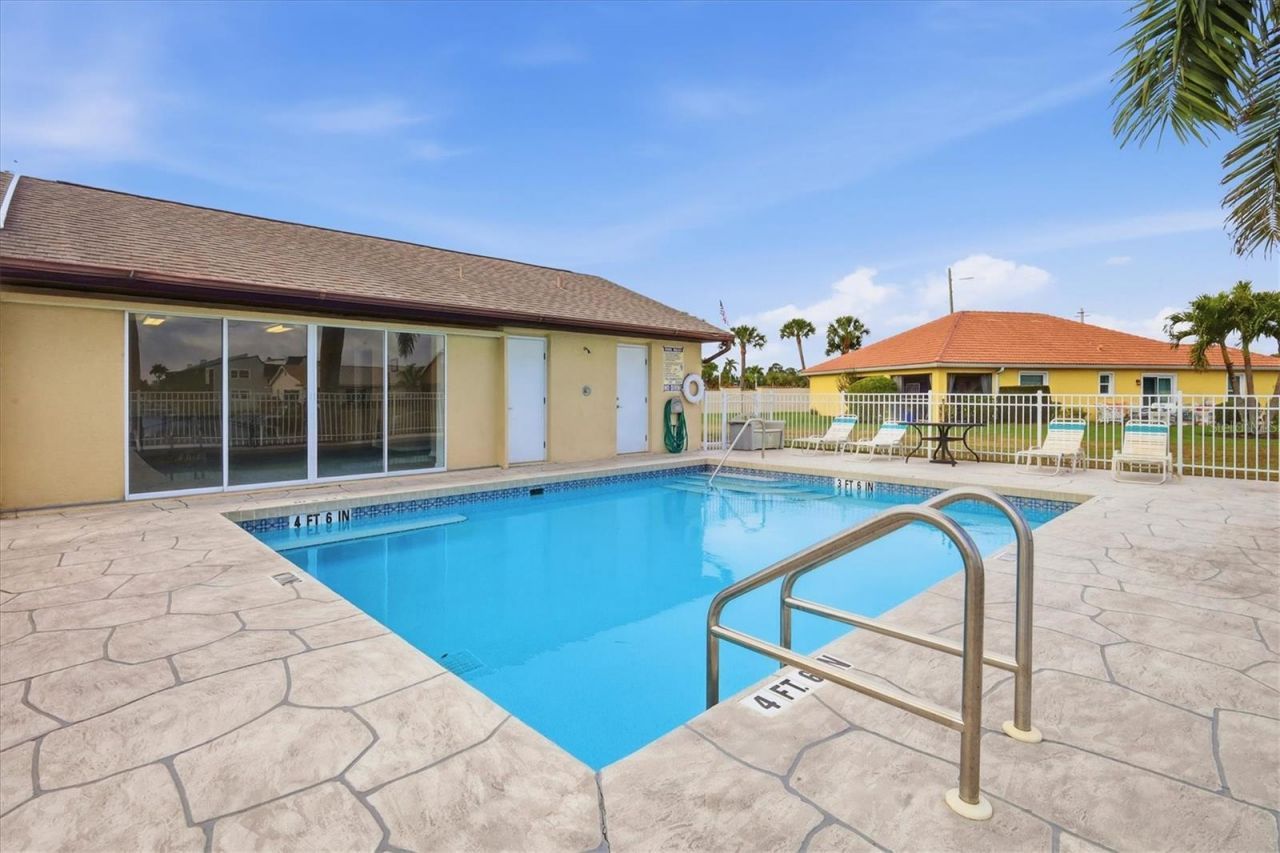 12710 SW Lake Side Drive, Lake Suzy, FL 34269 Photo