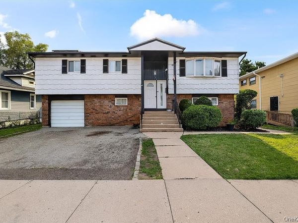 22 Hudson Place , Hempstead, NY 11550