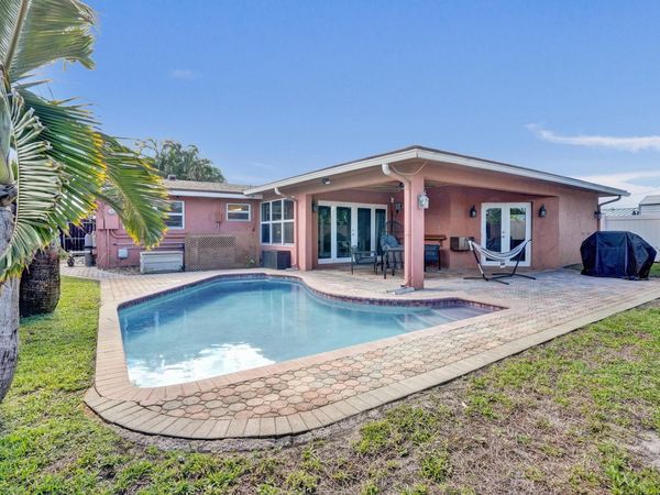 7671 NW 15th Ct, Pembroke Pines, FL 33024