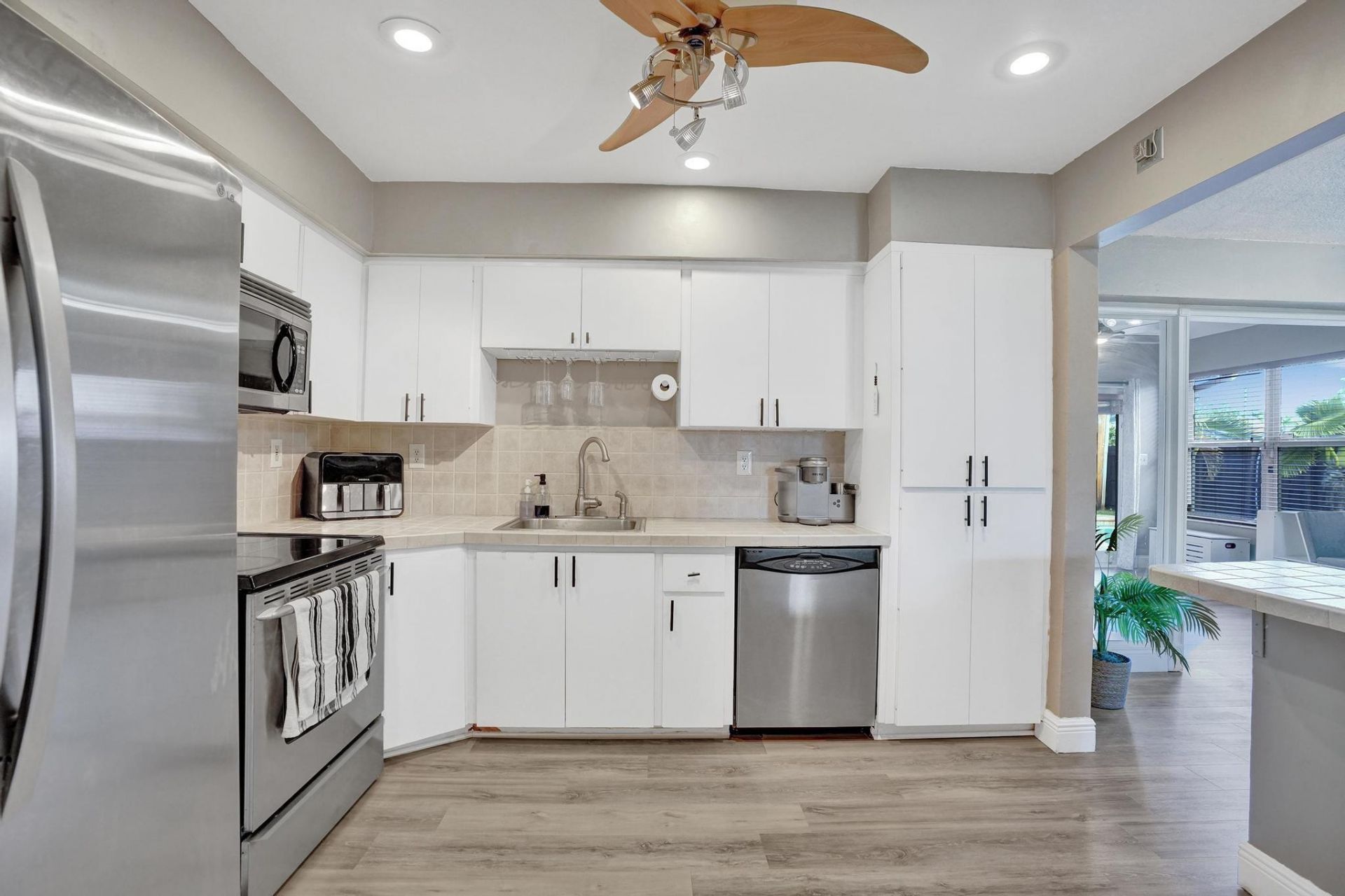 7671 NW 15th Ct, Pembroke Pines, FL 33024 Photo