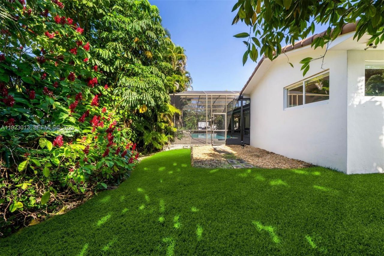 13502 SW 57th Ct, Pinecrest, FL 33156 Photo