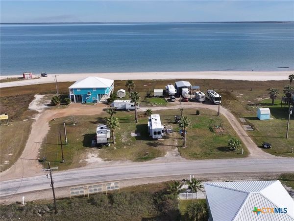 1081 N Ocean Drive, Port Lavaca, TX 77979