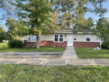 1213 W Chestnut Street, Savannah, MO 64485
